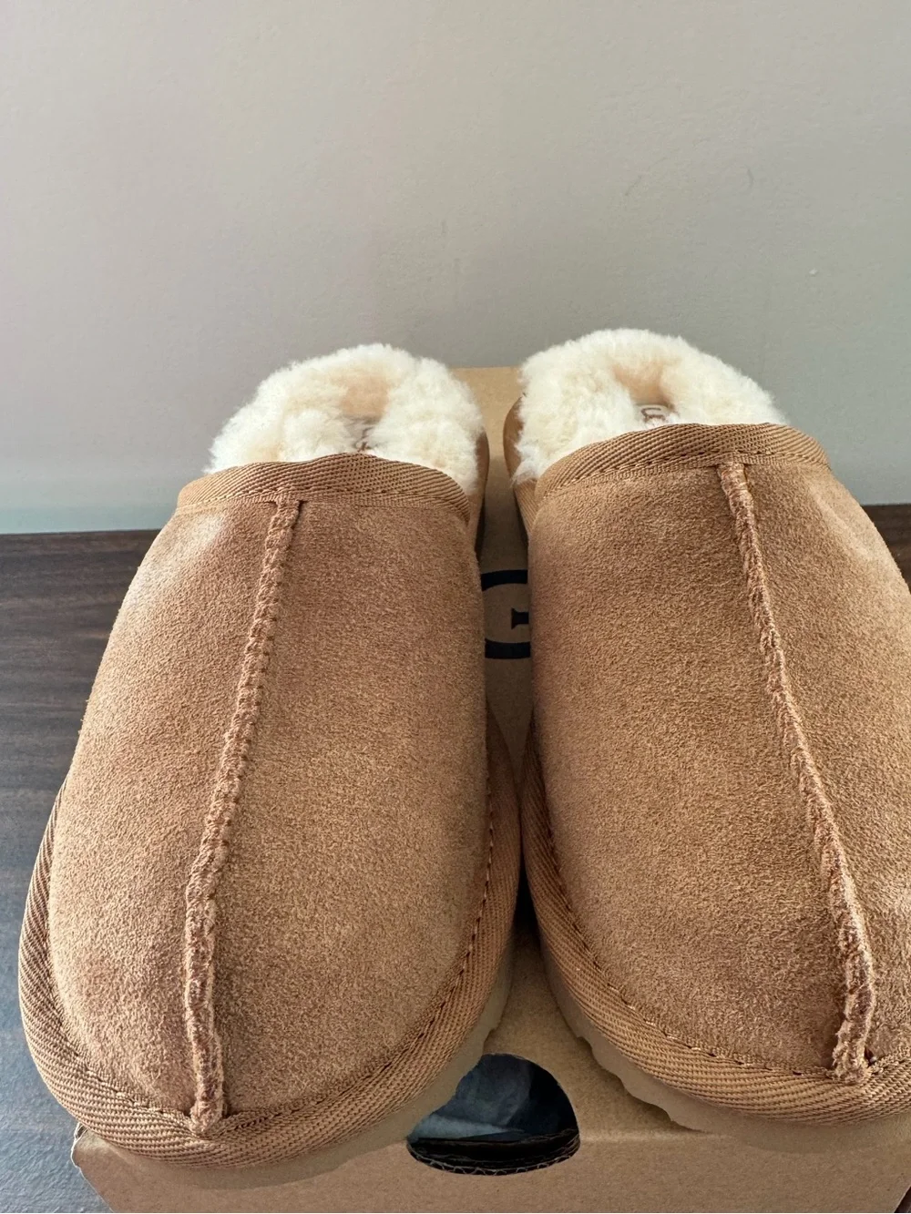 UGG Keegan Chestnut Suede Shearling Slippers Kids 12M Indoor Outdoor House Shoes